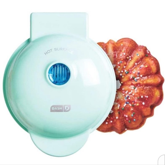 đź’ĄNEW MINI BUNDT CAKE MAKER | Color Aqua | Brand Dashđź’Ą - Picture 1 of 8